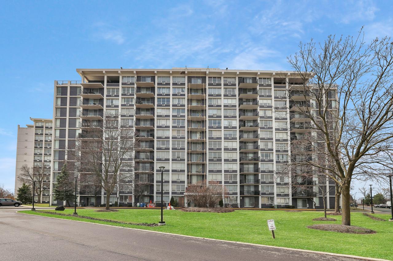 8801 W Golf Rd. #12B, Niles, IL 60714