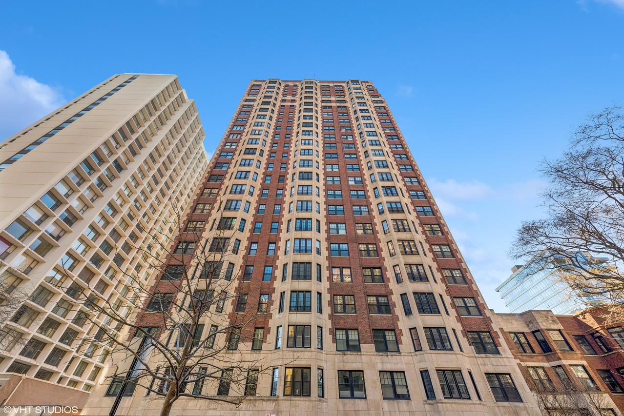 421 W Melrose St. #21AD, Chicago, IL 60657