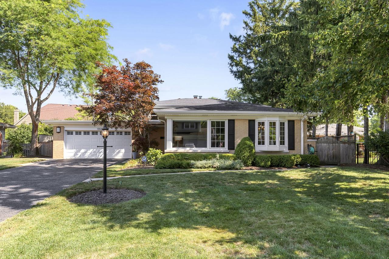 1302 Bonnie Glen Ln., Glenview, IL 60025