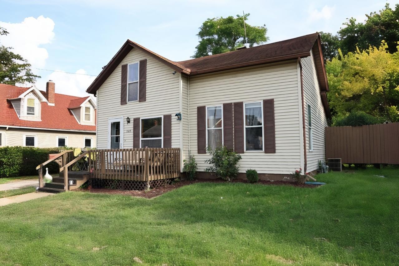 1105 E Washington St., Bloomington, IL 61761
