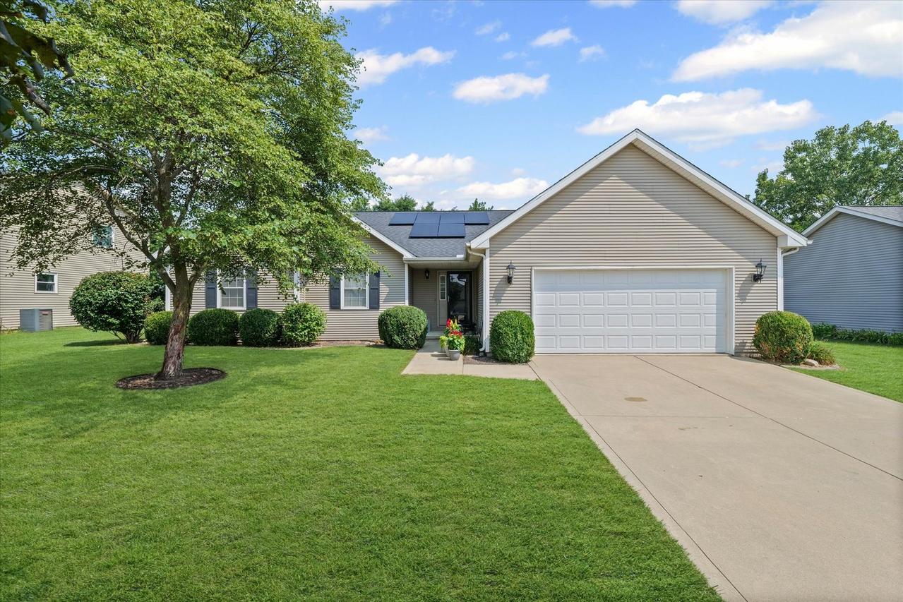 1204 Edgeview Dr., Mahomet, IL 61853