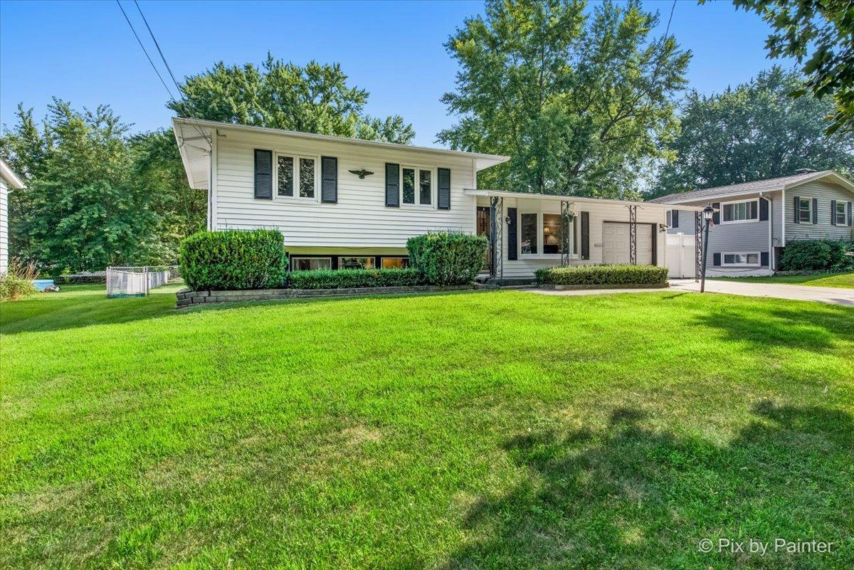 902 Dawn Ct., Dekalb, IL 60115