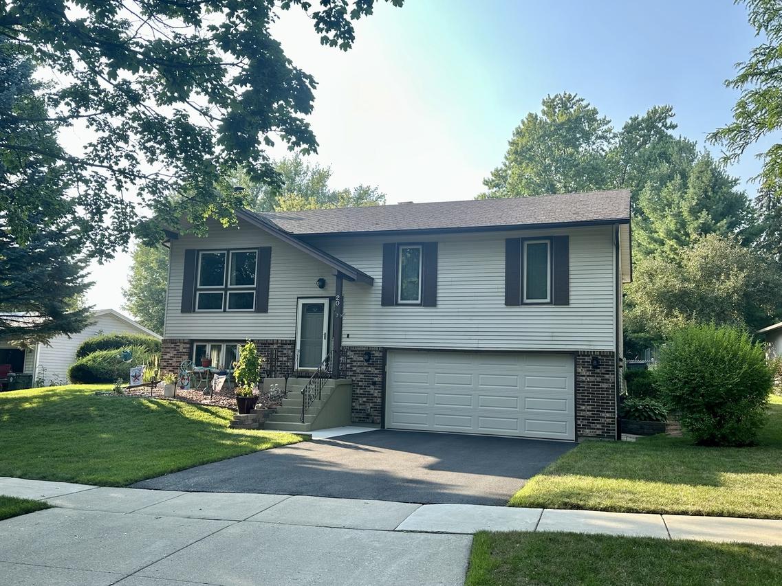 20 Hickory Ln., Algonquin, IL 60102