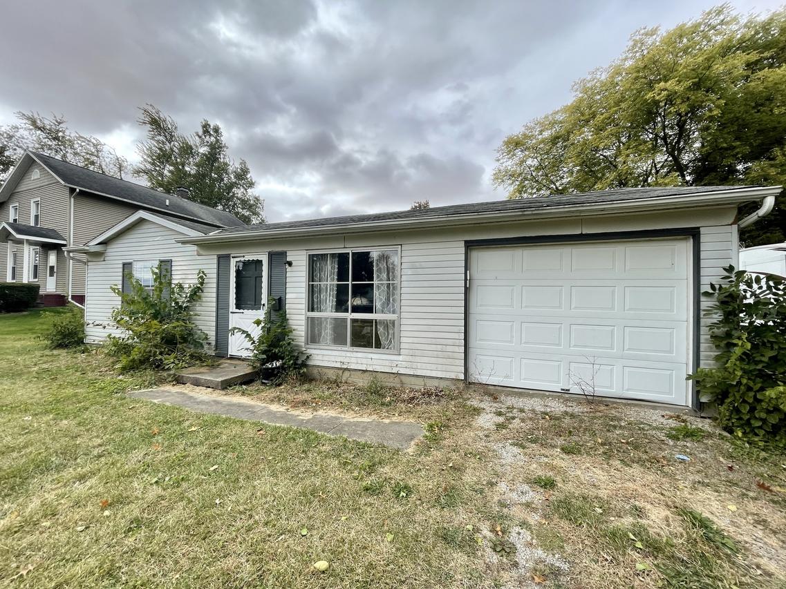 214 S 4th Ave., Chenoa, IL 61726