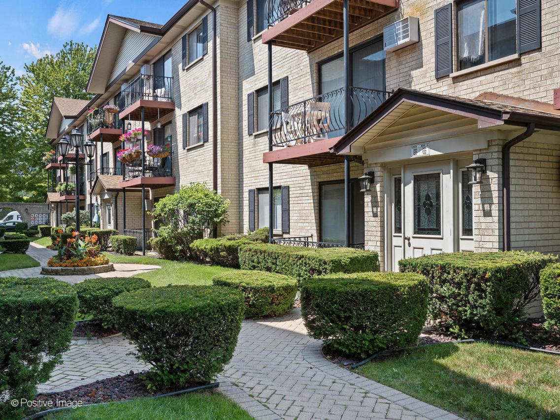5159 N East River Rd. #105C, Chicago, IL 60656