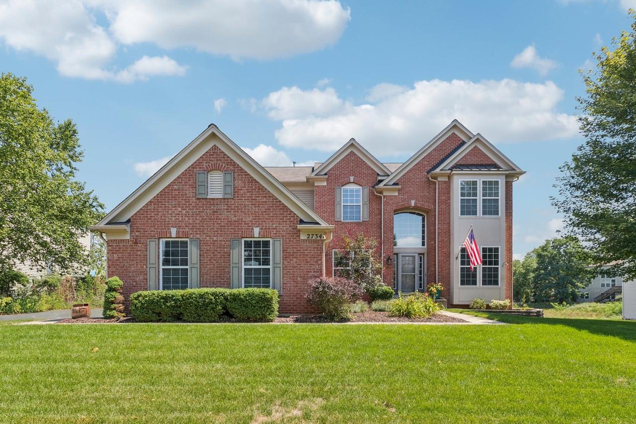 2734 Carrington Dr., West Dundee, IL 60118