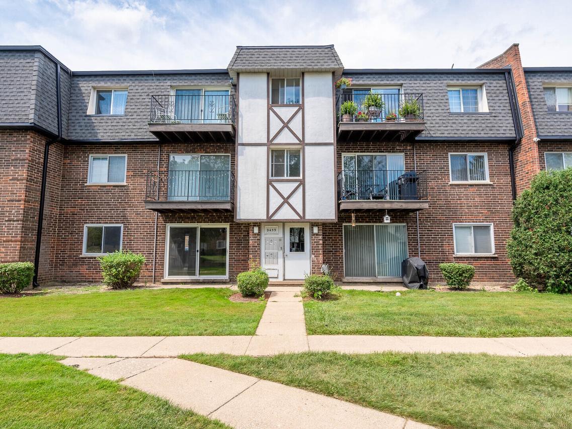 9459 Bay Colony Dr. #1S, Des Plaines, IL 60016