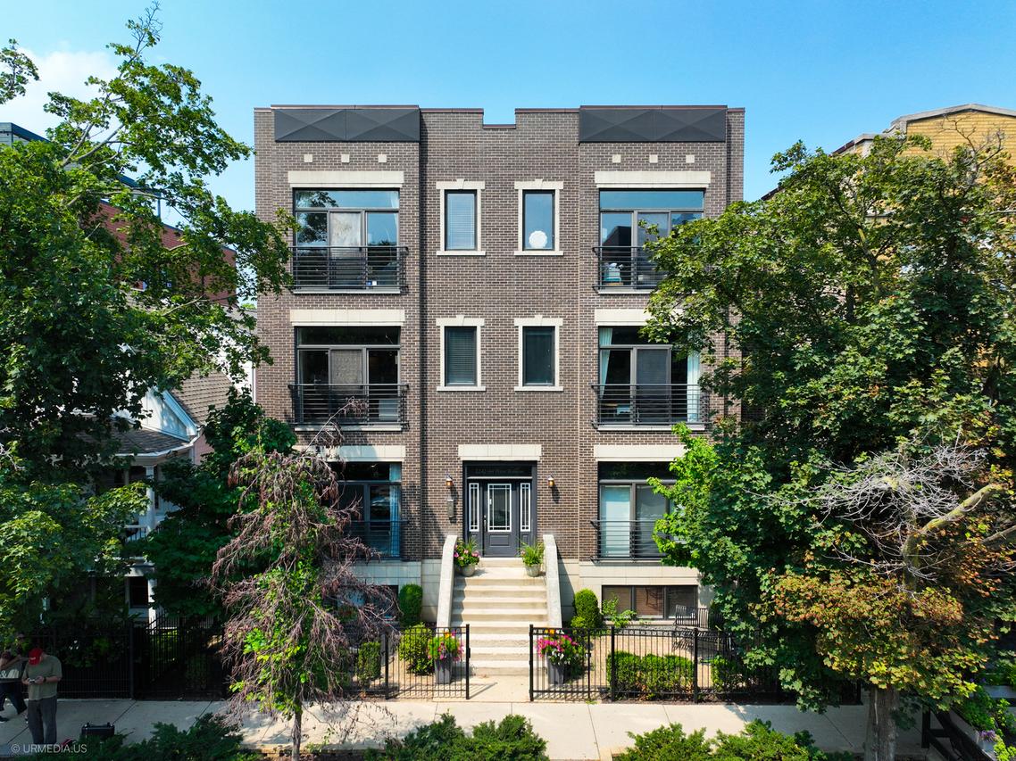 2244 W Roscoe St. #2, Chicago, IL 60618