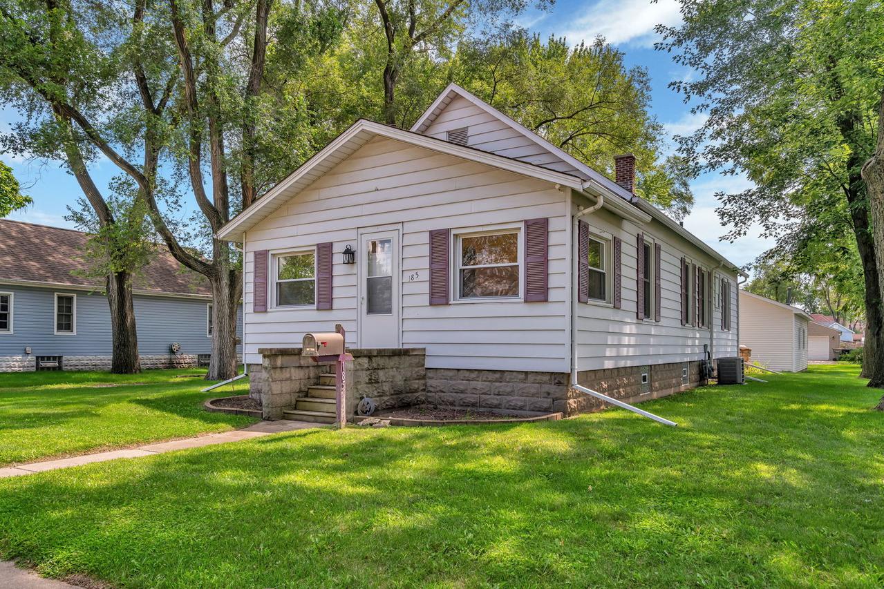 185 E Division St., Coal City, IL 60416