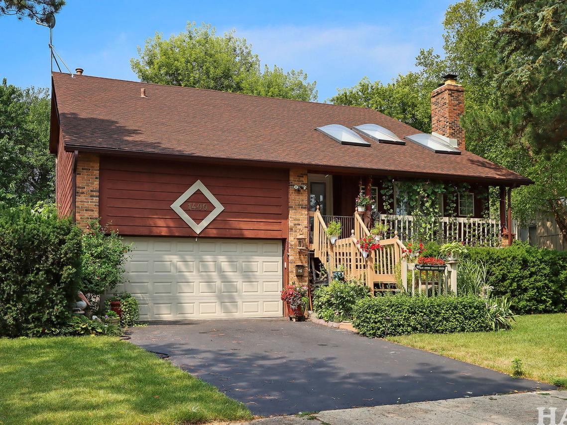 1400 N Pepper Tree Dr., Palatine, IL 60067