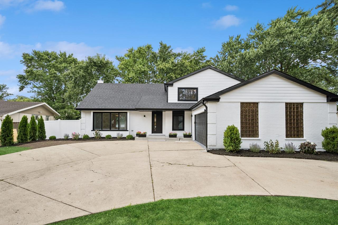 4035 Crestwood Dr., Northbrook, IL 60062