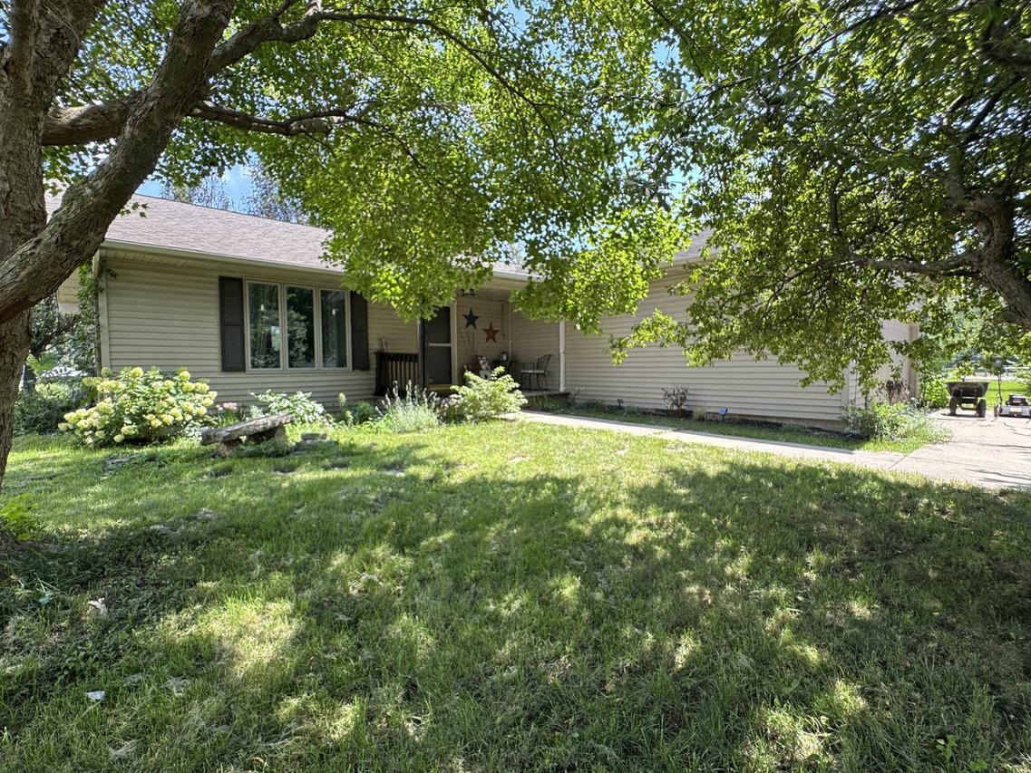 220 S Hossack St., Seneca, IL 61360