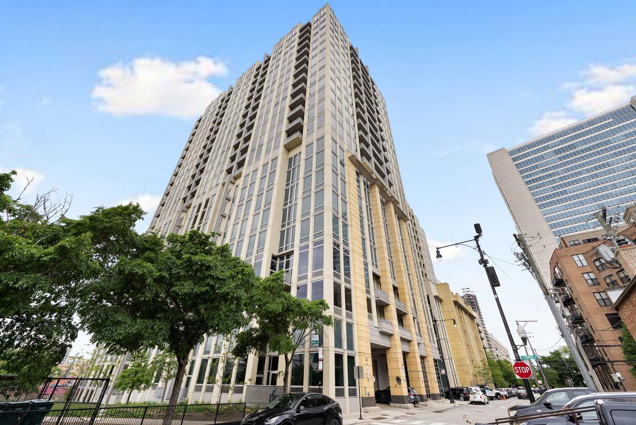 700 N Larrabee St. #2010, Chicago, IL 60654
