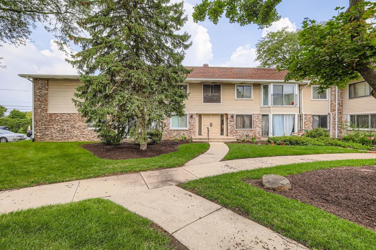 2699 Hobson Rd. #6, Woodridge, IL 60517
