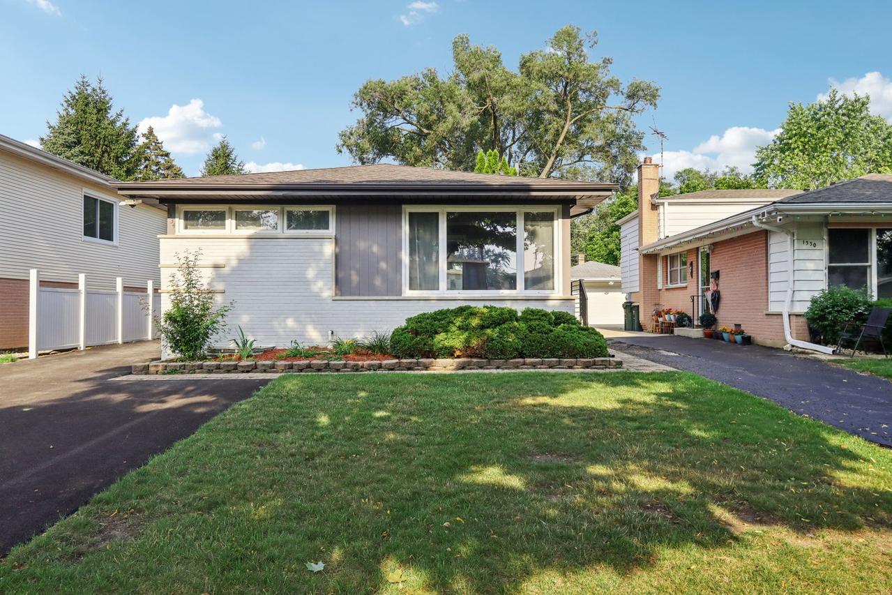 1334 S Dunton Ave., Arlington Heights, IL 60005