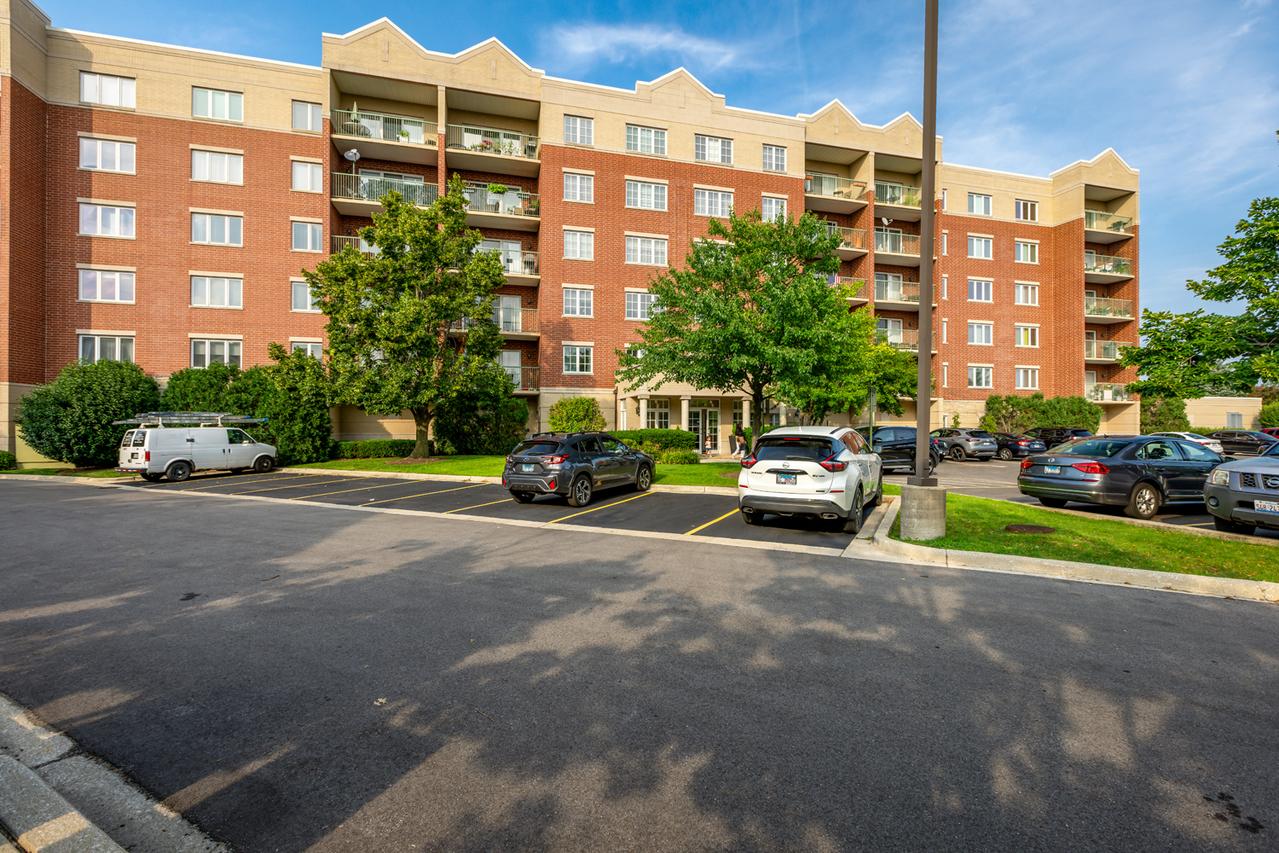 7450 Lincoln Ave. #307, Skokie, IL 60076