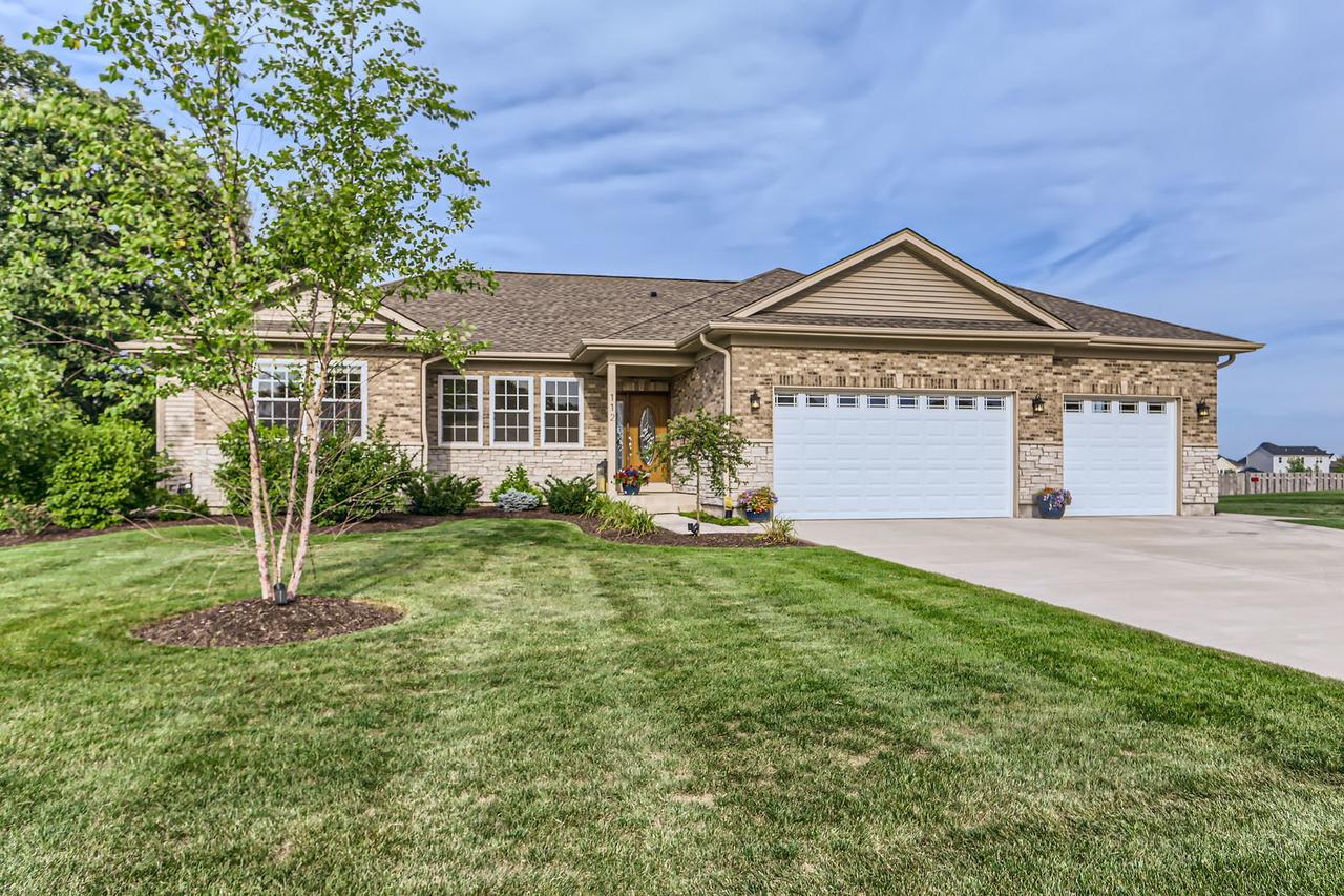 112 Farmstead Ct., Mchenry, IL 60050
