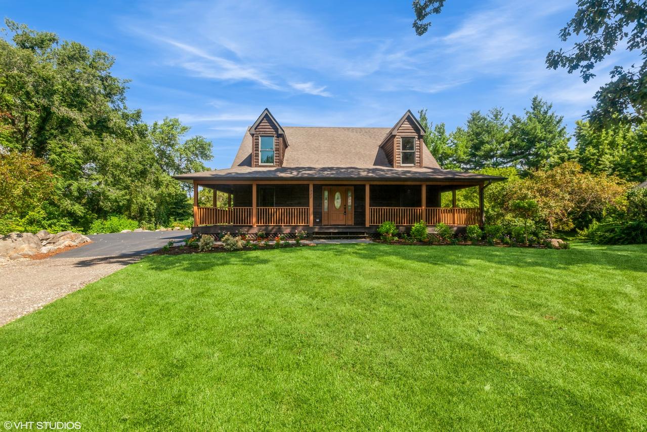 1921 Annettes Cir., Sugar Grove, IL 60554
