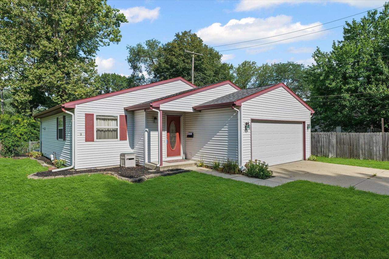 305 Royal Ct., Champaign, IL 61821