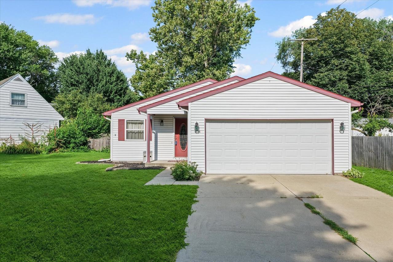 305 Royal Ct., Champaign, IL 61821