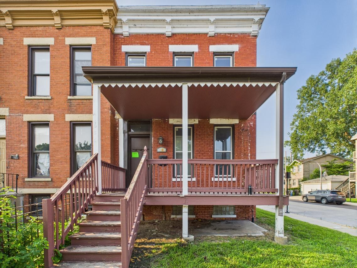 656 E Bowen Ave., Chicago, IL 60653