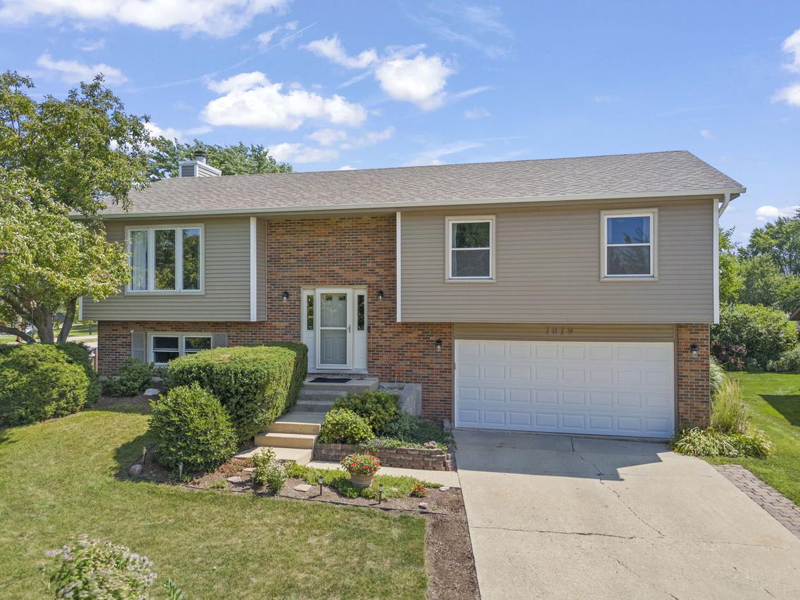 1019 Tioga Ct., Carol Stream, IL 60188