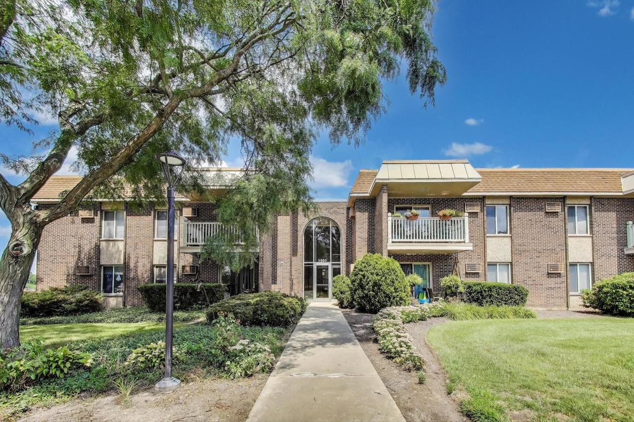 1501 E Churchill Dr. #204, Palatine, IL 60074