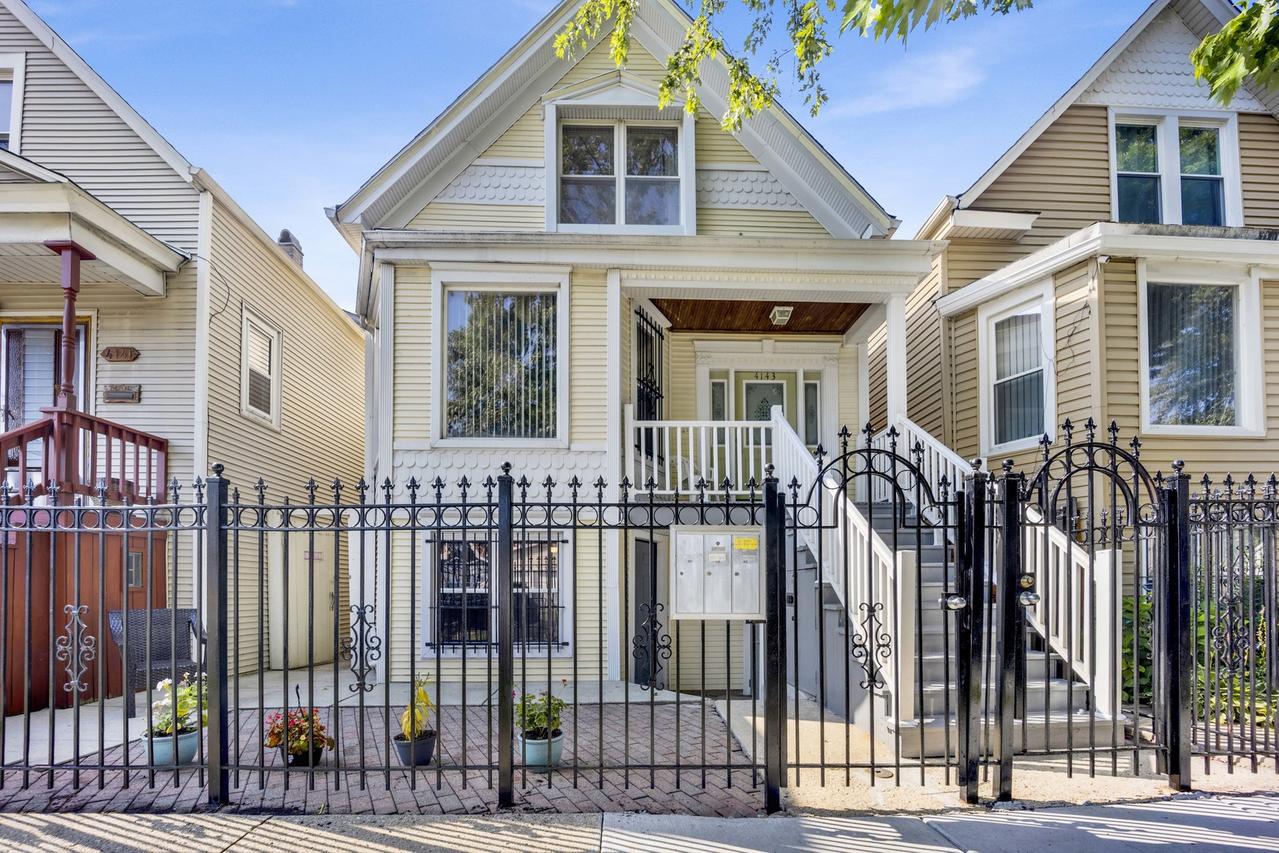 4143 W Roscoe St., Chicago, IL 60641