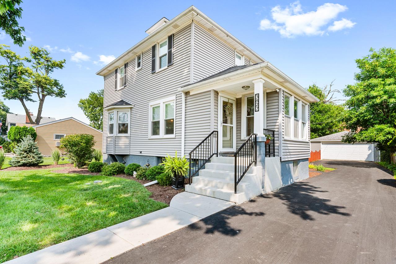 3827 Hollywood Ave., Brookfield, IL 60513