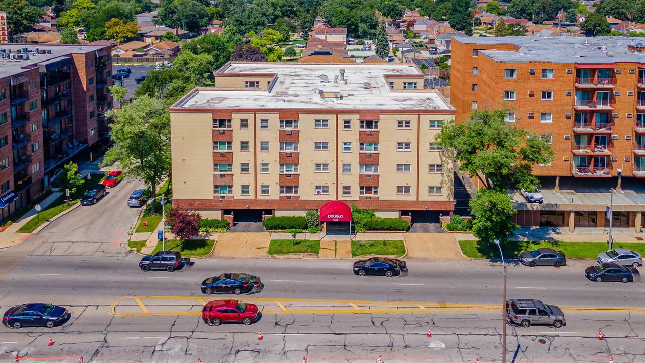 7840 W North Ave. #5H, Elmwood Park, IL 60707