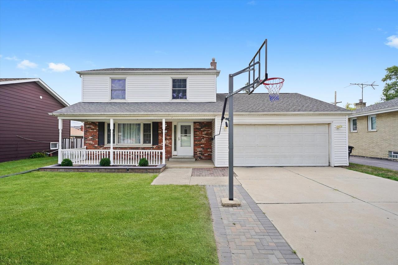 18214 Locust St., Lansing, IL 60438