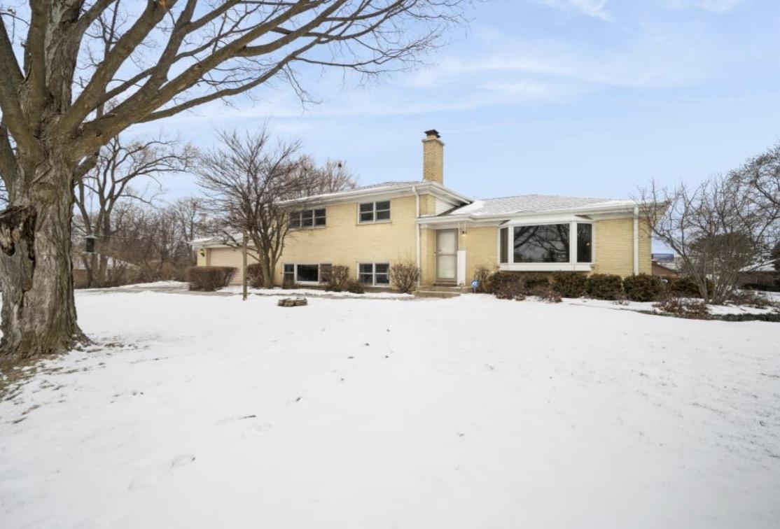 590 E Capri Dr., Palatine, IL 60074