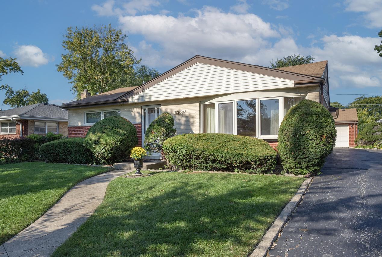 8206 N Octavia Ave., Niles, IL 60714