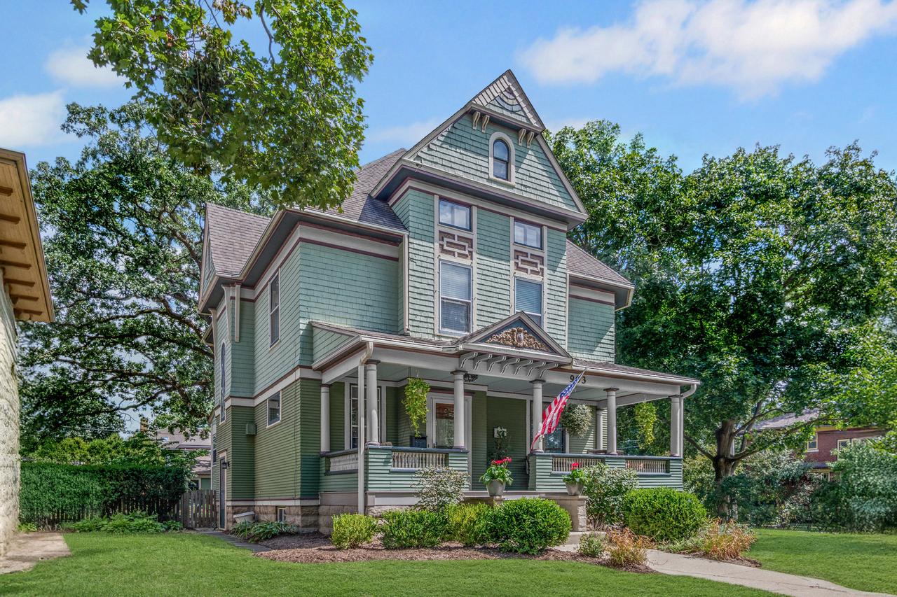 903 Douglas Ave., Elgin, IL 60120