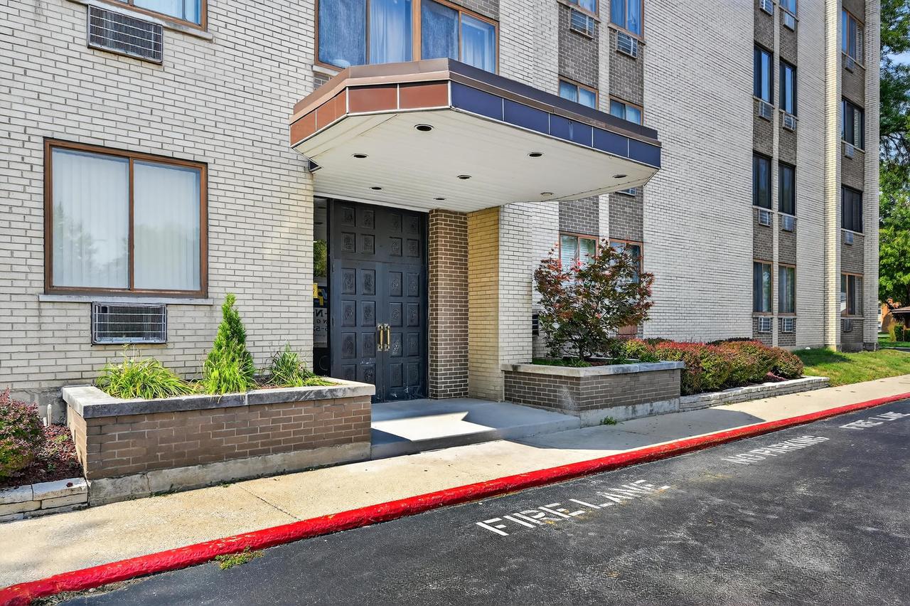 9720 S Pulaski Rd. #602, Oak Lawn, IL 60453