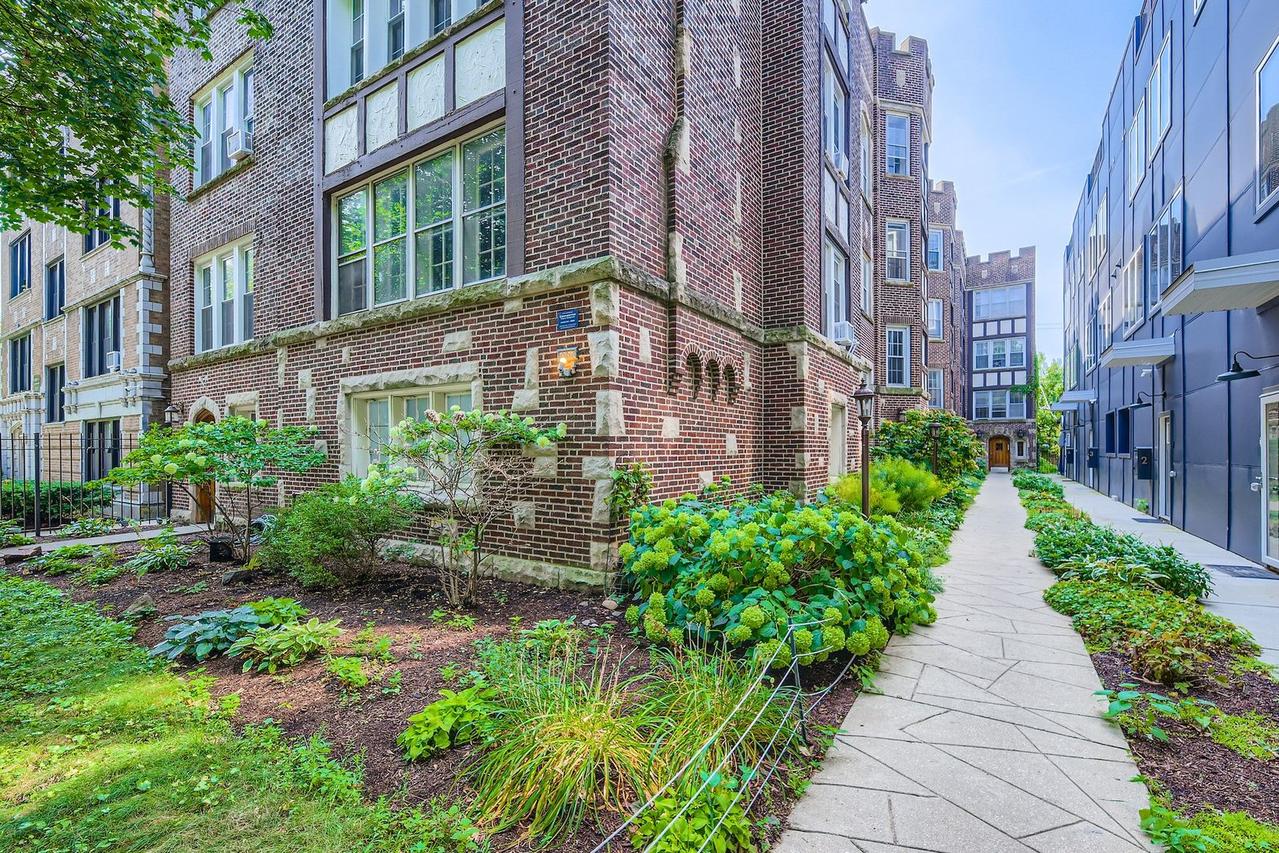 1529 W Estes Ave. #1A, Chicago, IL 60626