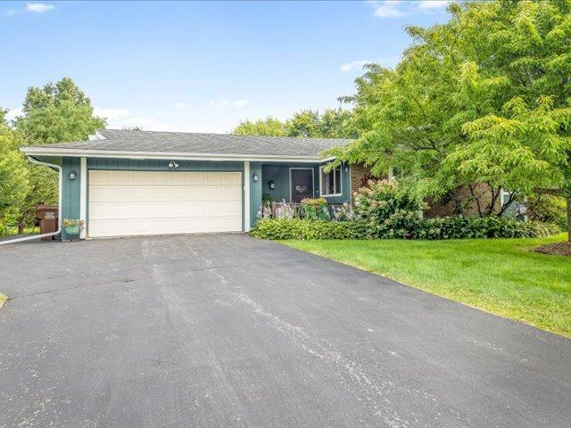 8049 Royal Oaks Rd., Rockford, IL 61107