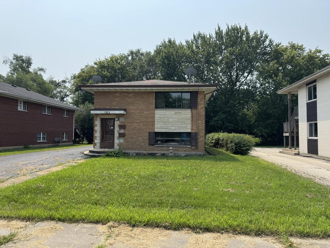 25 Wellington Ave., Mundelein, IL 60060