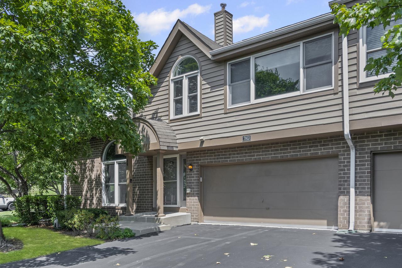 7913 Stewart Dr., Darien, IL 60561