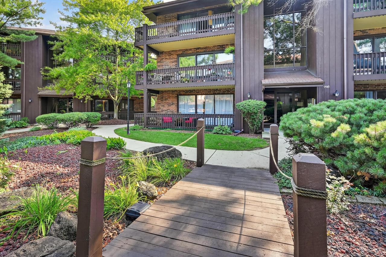 9545 Southwest Hwy. #1E, Oak Lawn, IL 60453