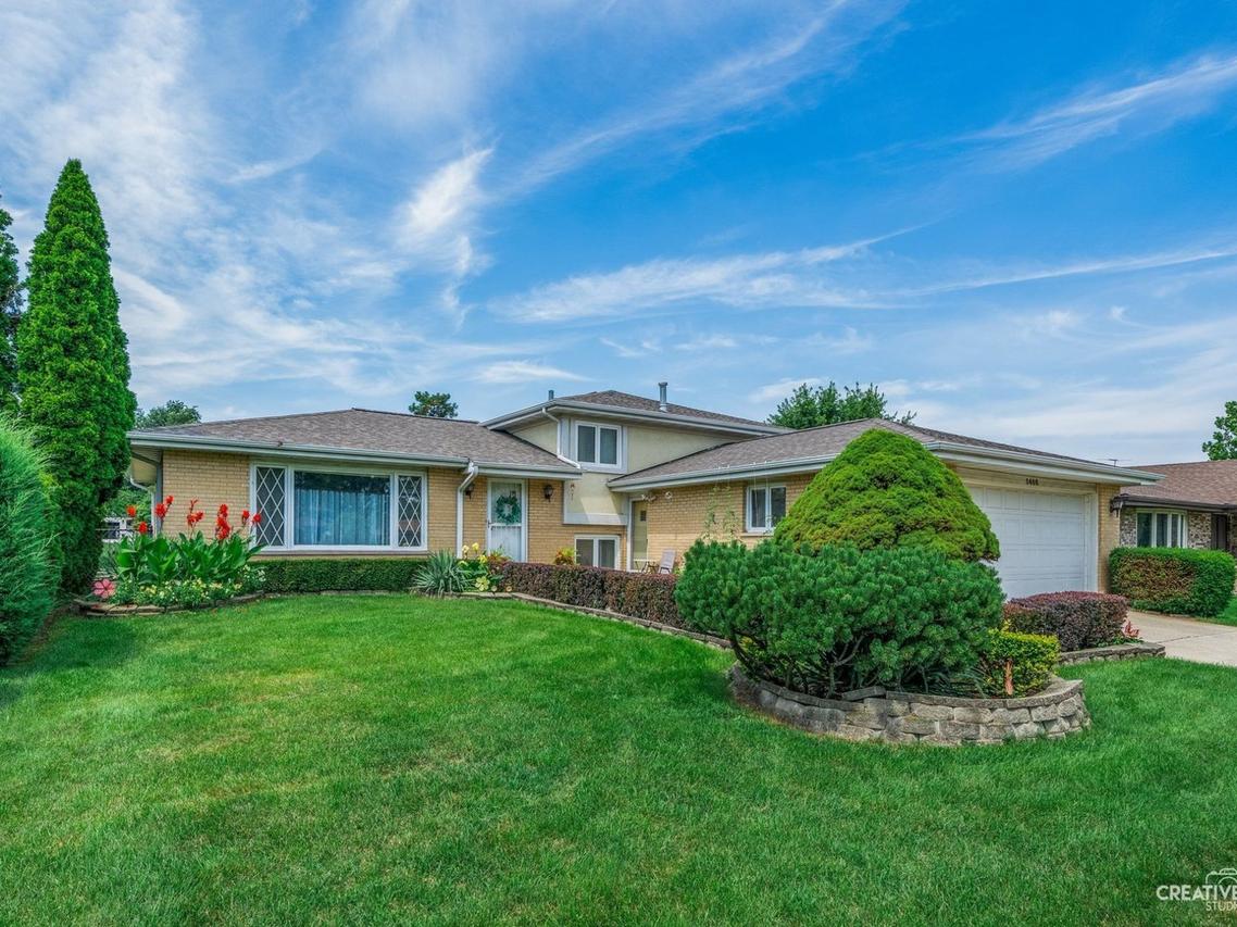 1408 Spruce Ln., Westmont, IL 60559