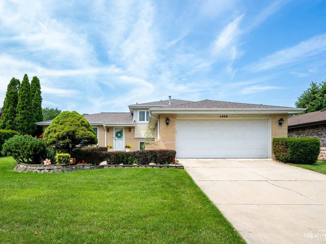 1408 Spruce Ln., Westmont, IL 60559