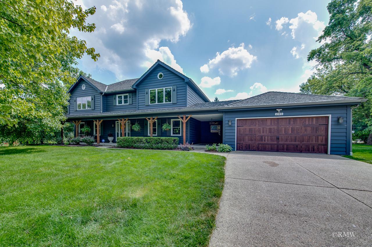 245 Forest Ave., Roselle, IL 60172