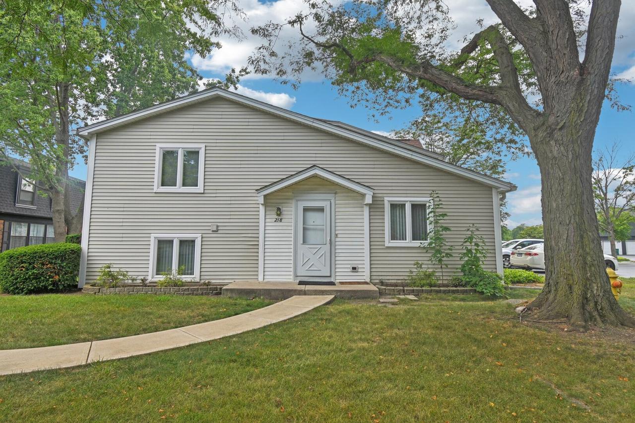 218 Inverrary Ln., Deerfield, IL 60015