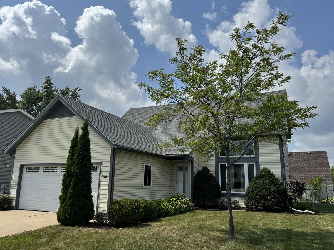 214 N Park Blvd., Streamwood, IL 60107