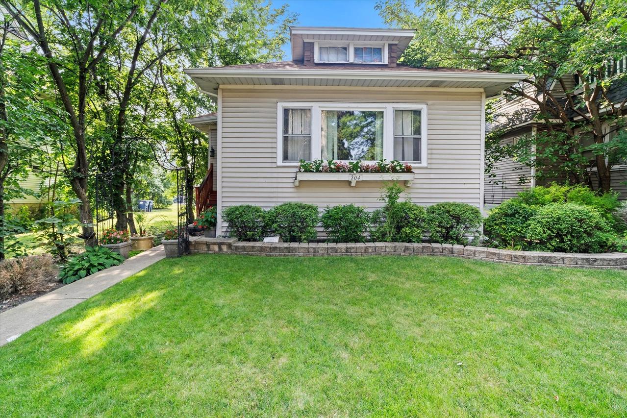 204 S 16th Ave., Maywood, IL 60153