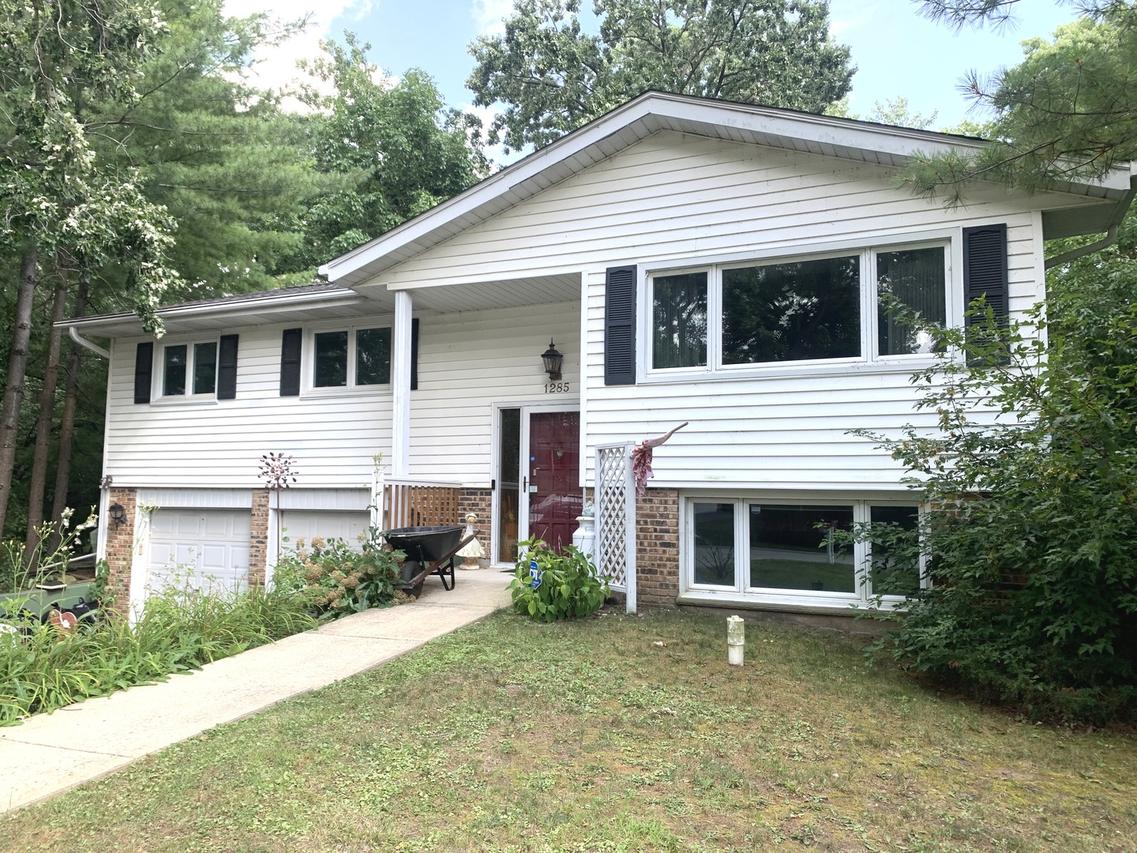 1285 Appleby Ct., Mundelein, IL 60060