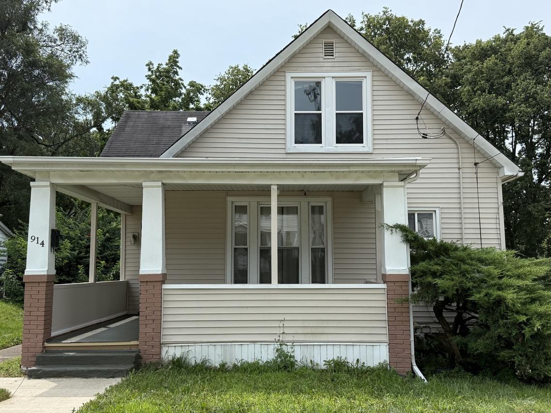 914 W Olive St., Bloomington, IL 61701