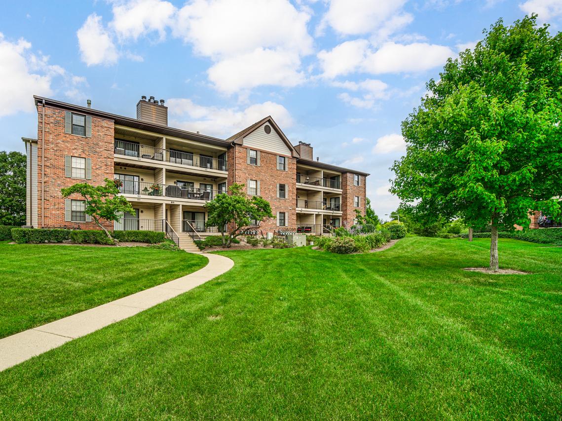611 Hapsfield Ln. #202, Buffalo Grove, IL 60089