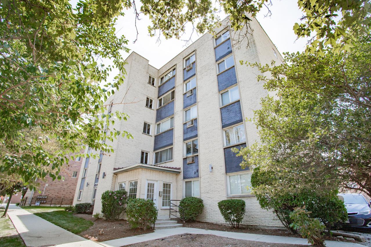 4976 N Milwaukee Ave. #201, Chicago, IL 60630